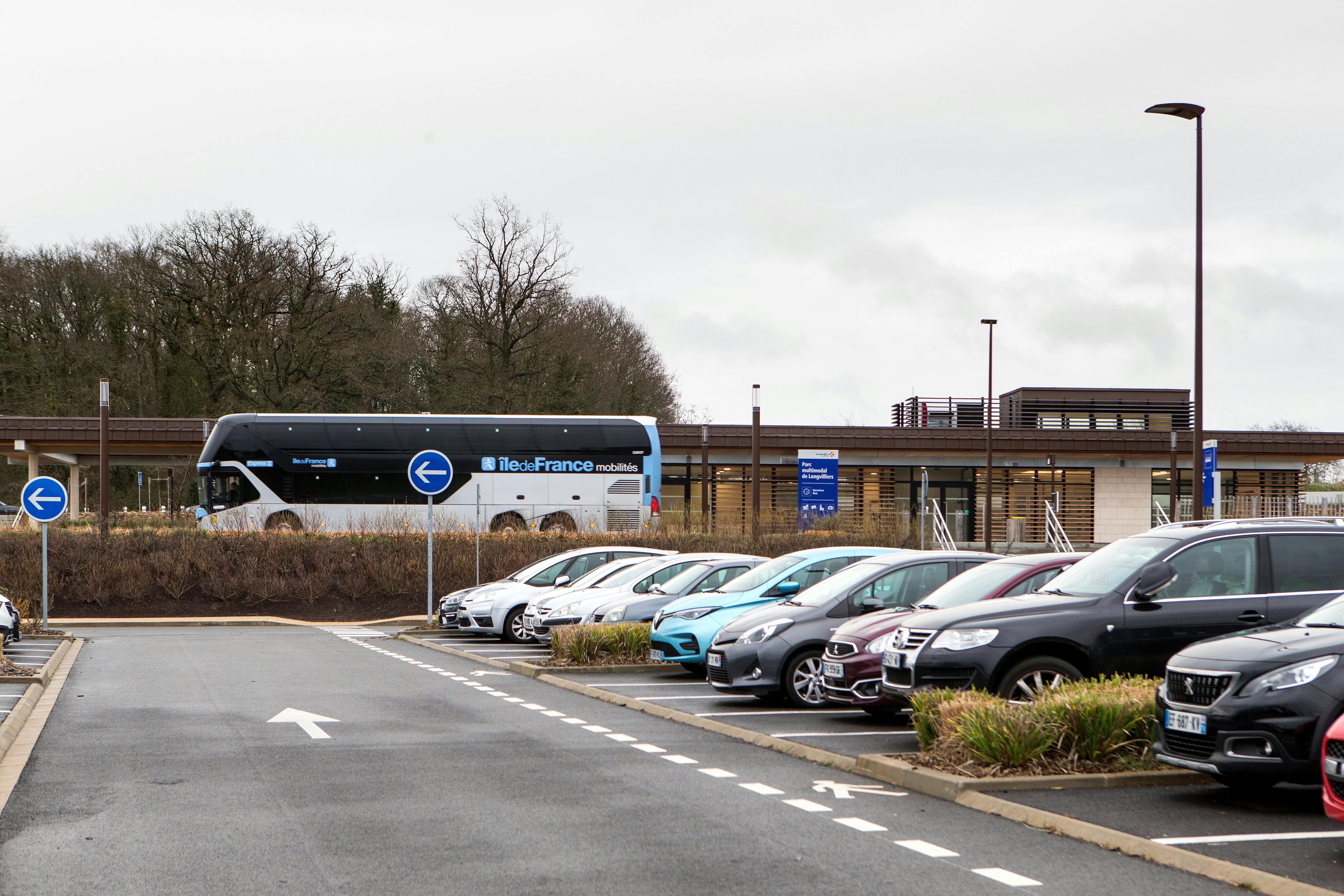 Parc multimodal de Longvilliers : exemple de pôle d'échange multimodal routier